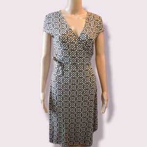 Short Sleeve Patterned Wrap Dress - M